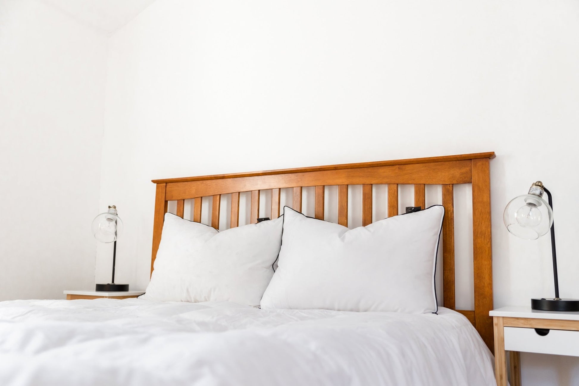 Goose Down and Feather Luxury Pillows (Queen) - Maison Des Garçon